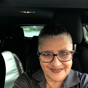 Meet your Posher, Loida